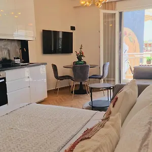 Luxury In Downtown Of Perea Apartament